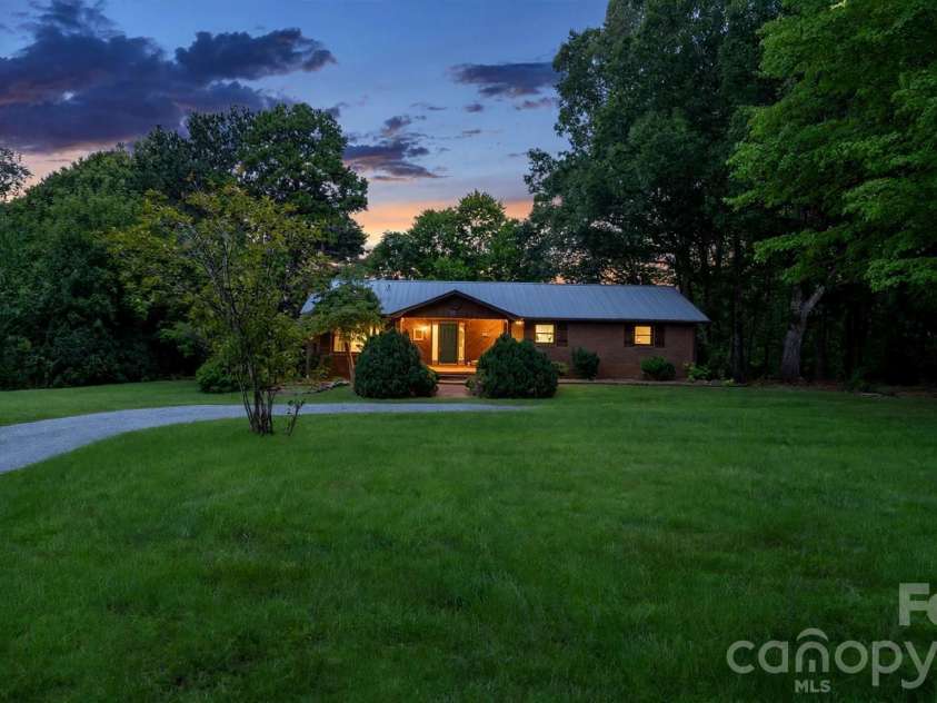 1101 Sleepy Hollow Road, Midland, NC 28107.  MLS# CAR4425995, YatesRealty ID 51816. 
