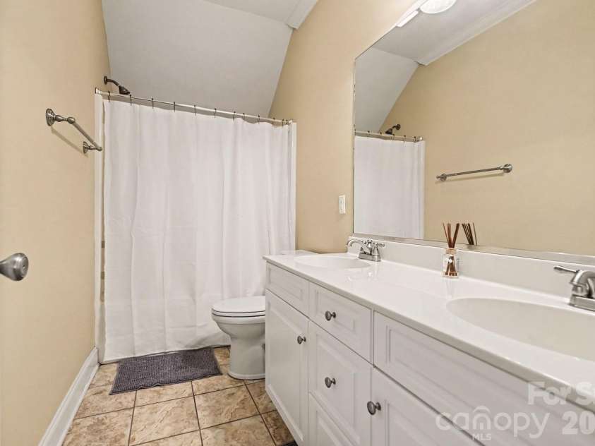 5116 Ivy Trace Court, Clemmons, NC 27012.  MLS# CAR4426274, YatesRealty ID 51818. 