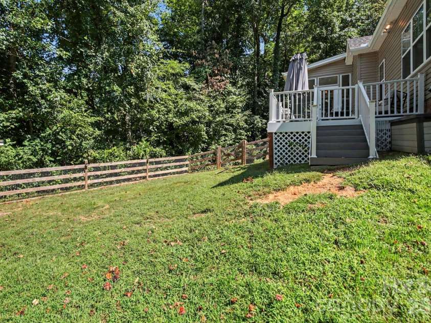 5116 Ivy Trace Court, Clemmons, NC 27012.  MLS# CAR4426274, YatesRealty ID 51818. 