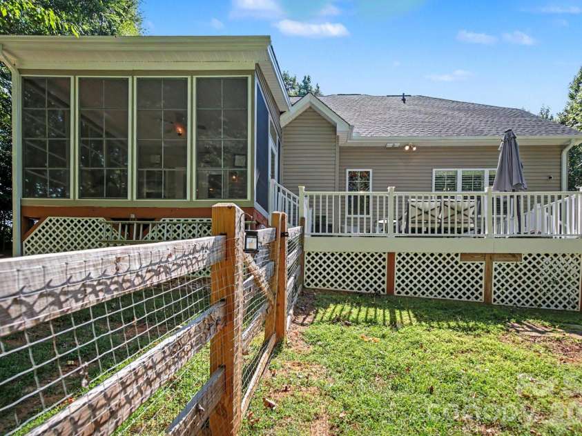 5116 Ivy Trace Court, Clemmons, NC 27012.  MLS# CAR4426274, YatesRealty ID 51818. 