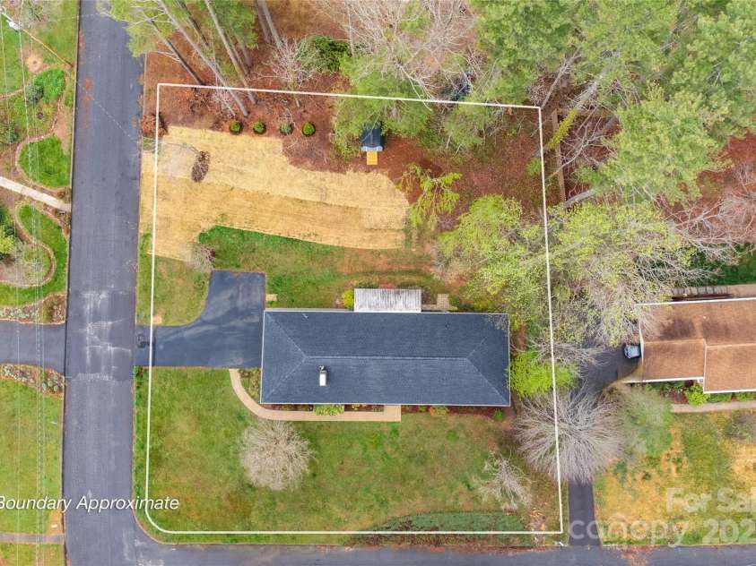 2 Fawn Drive, Asheville, NC 28803.  MLS# CAR4241539, YatesRealty ID 5182. 