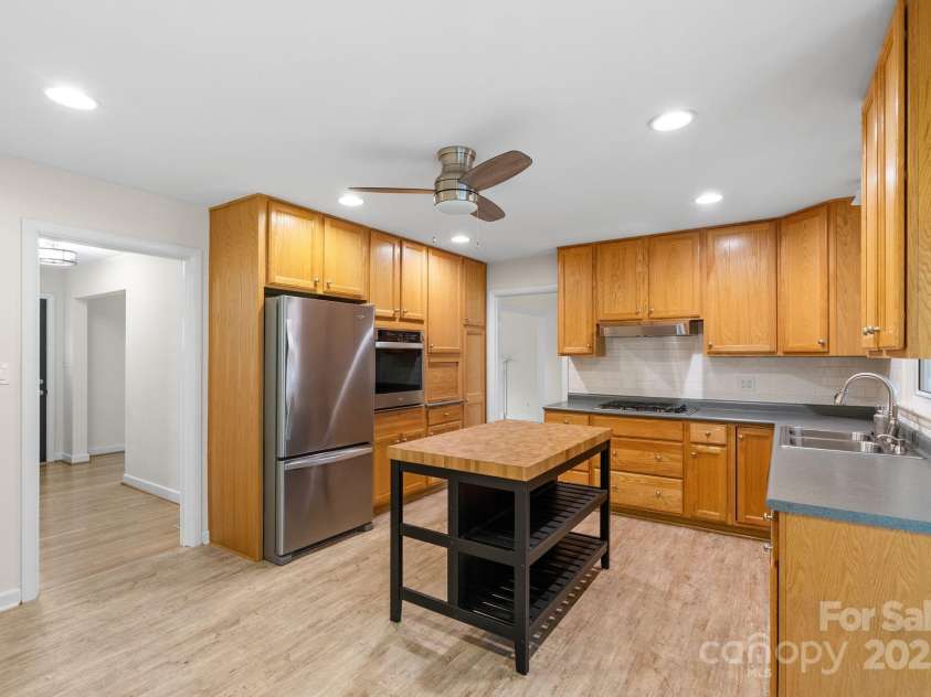 2 Fawn Drive, Asheville, NC 28803.  MLS# CAR4241539, YatesRealty ID 5182. 