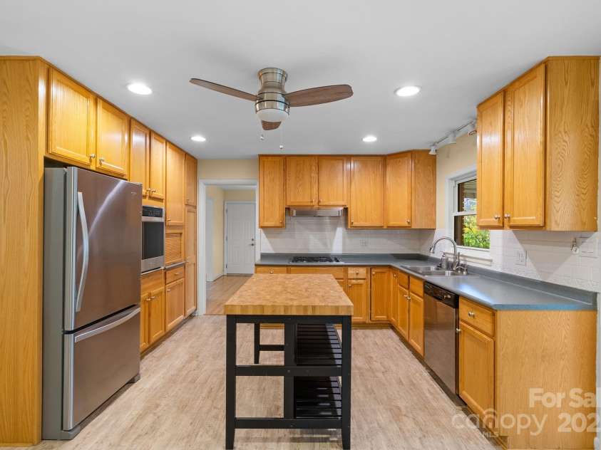 2 Fawn Drive, Asheville, NC 28803.  MLS# CAR4241539, YatesRealty ID 5182. 