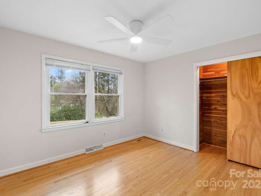 2 Fawn Drive, Asheville, NC 28803.  MLS# CAR4241539, YatesRealty ID 5182. 