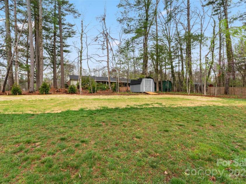 2 Fawn Drive, Asheville, NC 28803.  MLS# CAR4241539, YatesRealty ID 5182. 