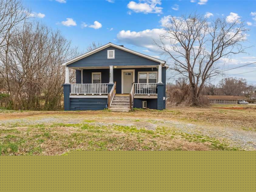 620 Linville Street, Morganton, NC 28655.  MLS# CAR4353670, YatesRealty ID 5182. 