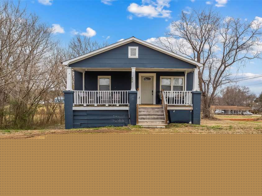 620 Linville Street, Morganton, NC 28655.  MLS# CAR4353670, YatesRealty ID 5182. 