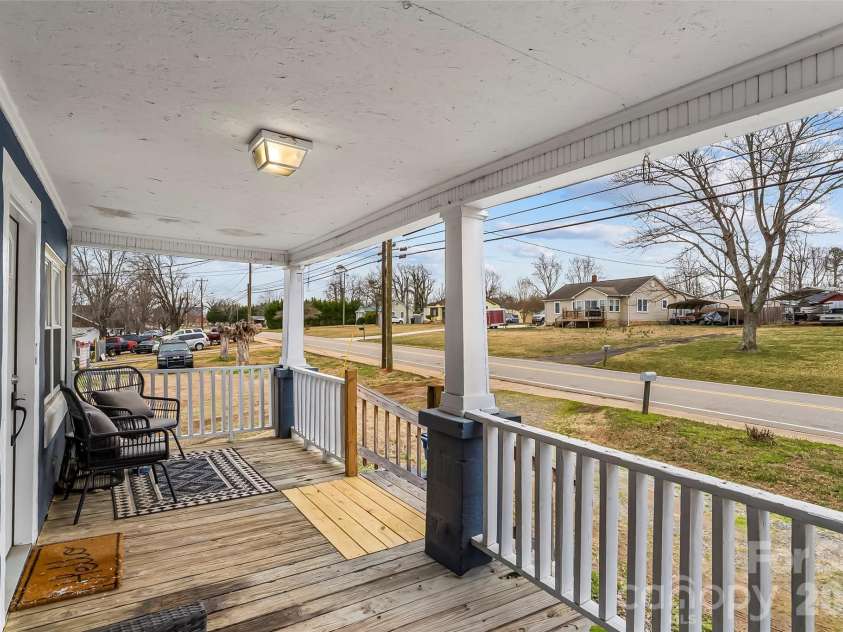 620 Linville Street, Morganton, NC 28655.  MLS# CAR4353670, YatesRealty ID 5182. 