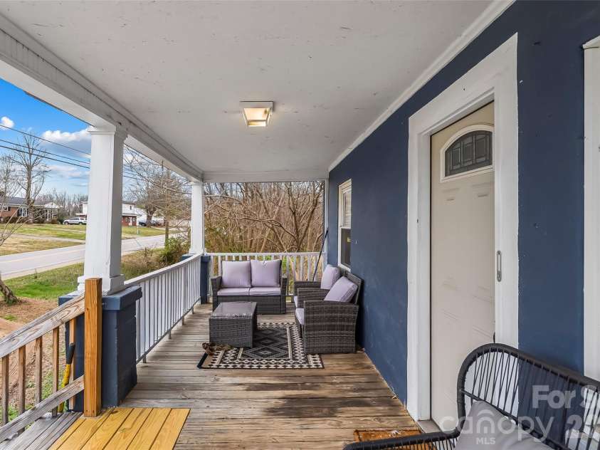 620 Linville Street, Morganton, NC 28655.  MLS# CAR4353670, YatesRealty ID 5182. 