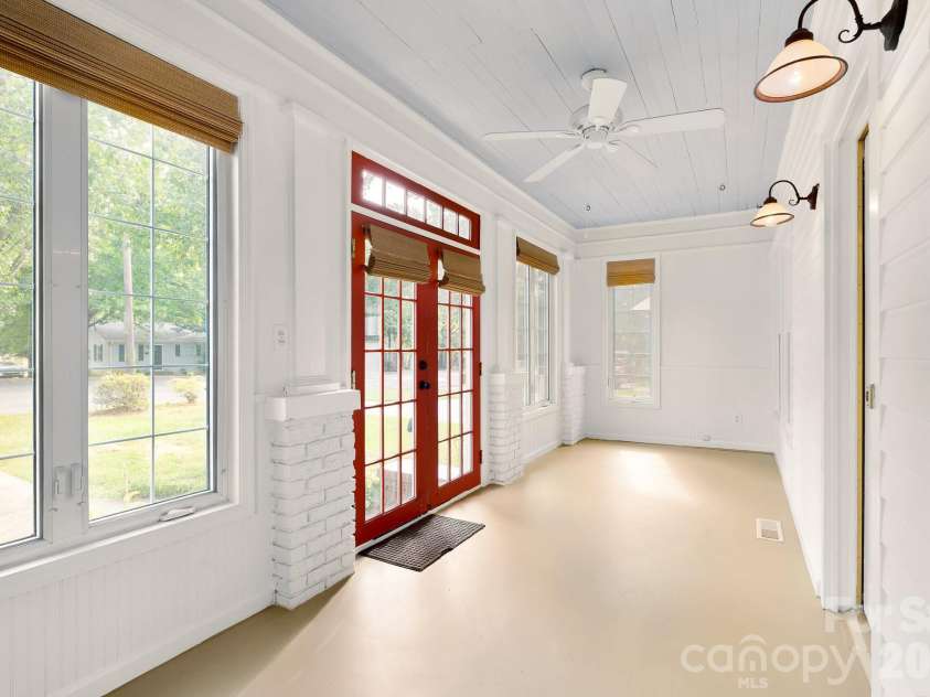 2334 7th Street, Charlotte, NC 28204.  MLS# CAR4426381, YatesRealty ID 51824. 