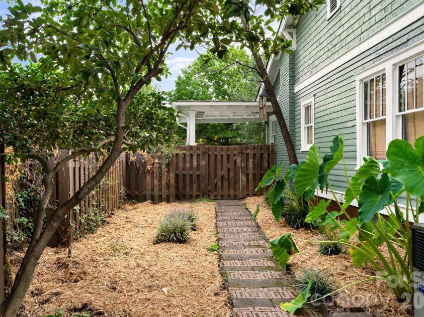 2334 7th Street, Charlotte, NC 28204.  MLS# CAR4426381, YatesRealty ID 51824. 