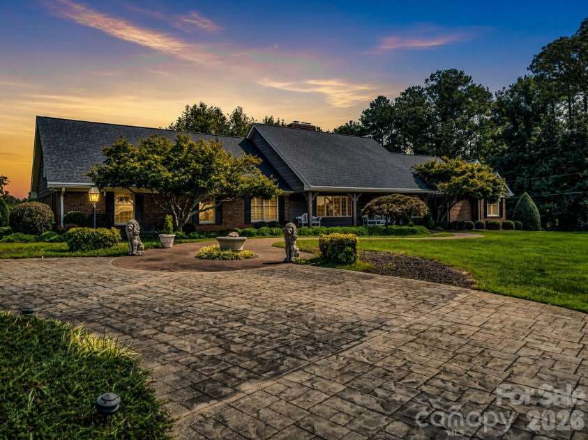 164 Brookfield Drive, Forest City, NC 28043.  MLS# CAR4425556, YatesRealty ID 51825. 