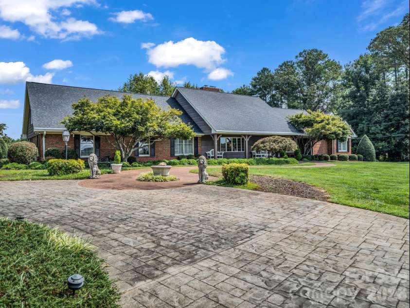 164 Brookfield Drive, Forest City, NC 28043.  MLS# CAR4425556, YatesRealty ID 51825. 