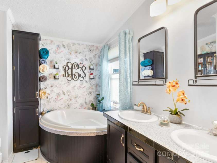 221 Misty Lane, Hendersonville, NC 28739.  MLS# CAR4221498, YatesRealty ID 5183. 