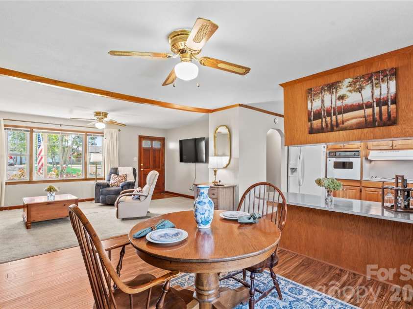306 Greenbriar Road, Statesville, NC 28625.  MLS# CAR4418906, YatesRealty ID 51831. 