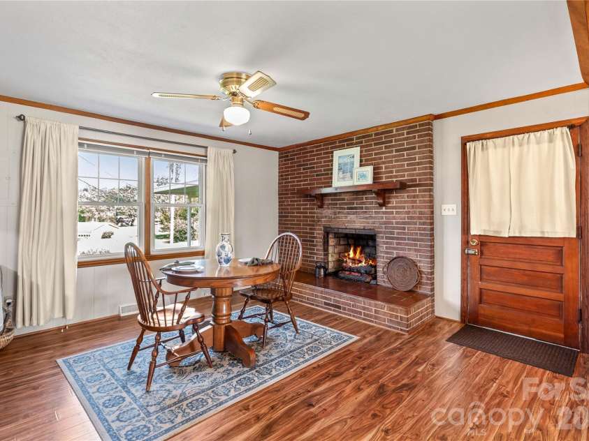 306 Greenbriar Road, Statesville, NC 28625.  MLS# CAR4418906, YatesRealty ID 51831. 