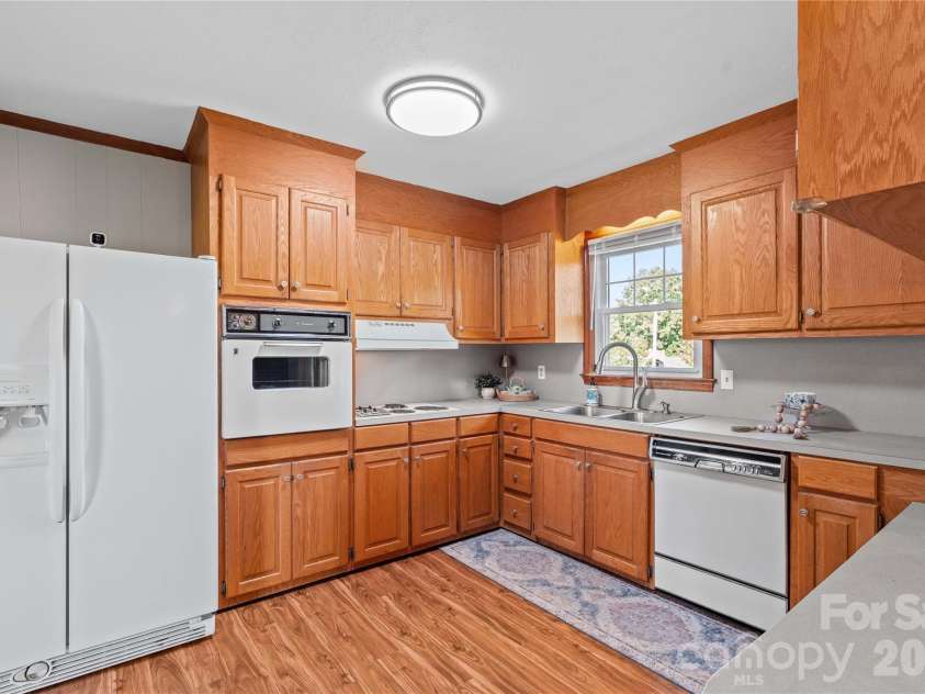 306 Greenbriar Road, Statesville, NC 28625.  MLS# CAR4418906, YatesRealty ID 51831. 