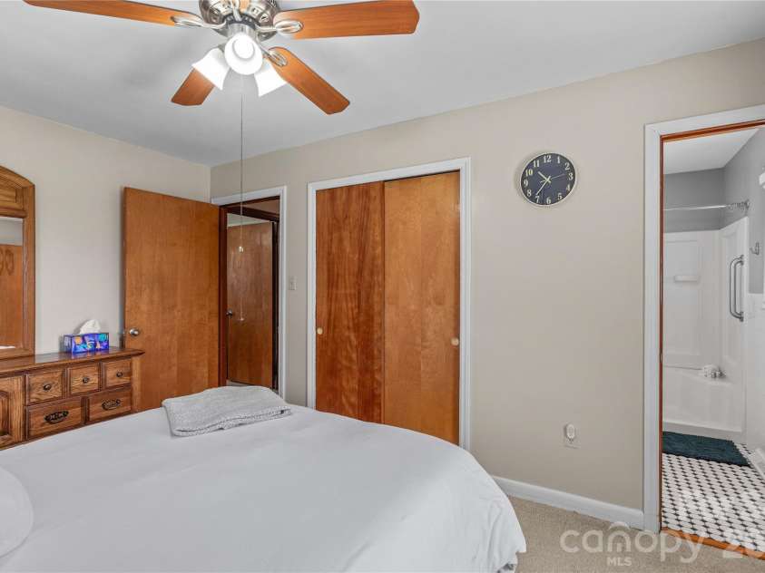 306 Greenbriar Road, Statesville, NC 28625.  MLS# CAR4418906, YatesRealty ID 51831. 