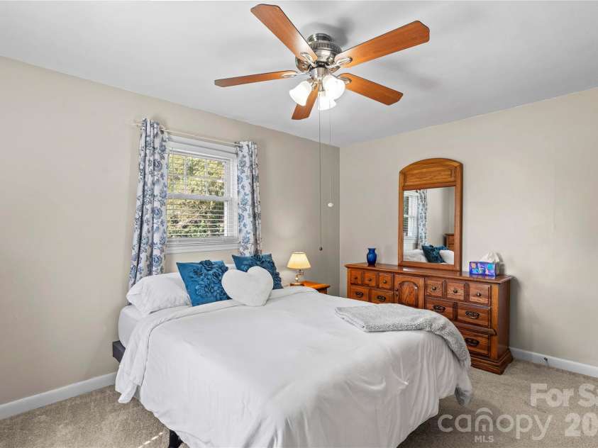 306 Greenbriar Road, Statesville, NC 28625.  MLS# CAR4418906, YatesRealty ID 51831. 