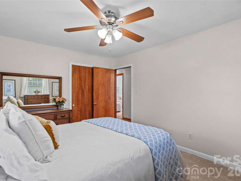 306 Greenbriar Road, Statesville, NC 28625.  MLS# CAR4418906, YatesRealty ID 51831. 