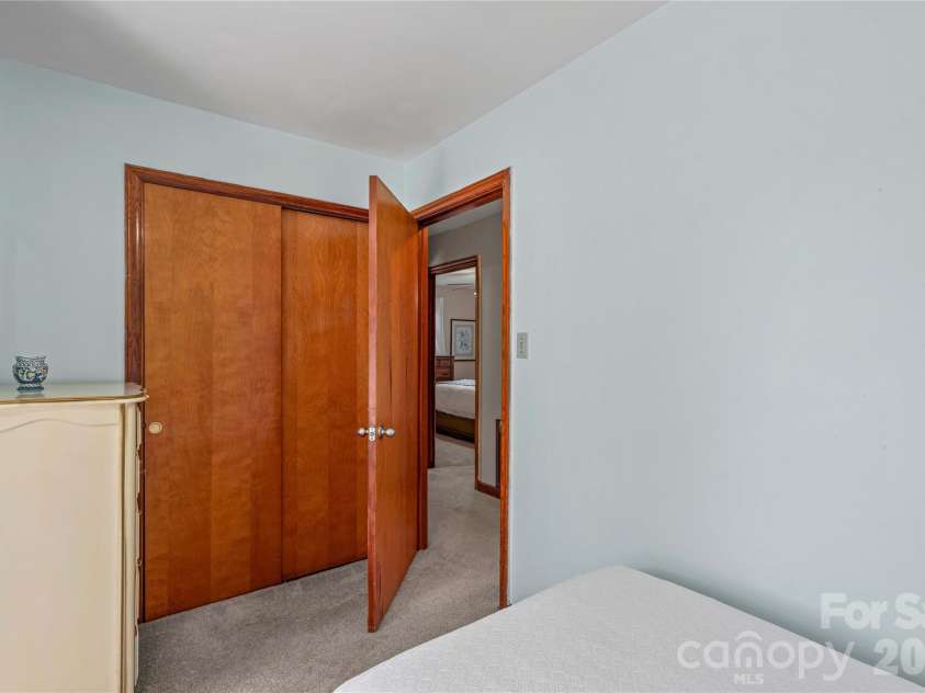 306 Greenbriar Road, Statesville, NC 28625.  MLS# CAR4418906, YatesRealty ID 51831. 