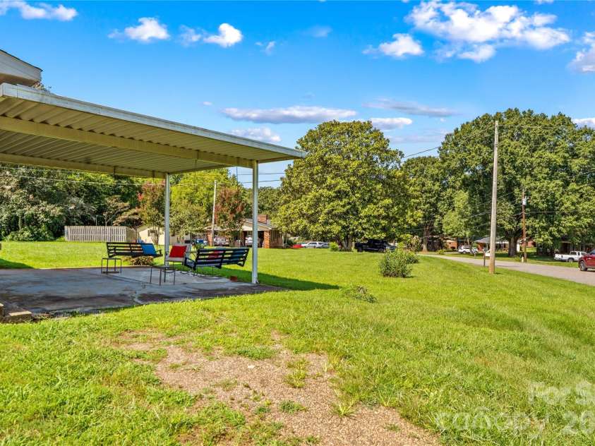 306 Greenbriar Road, Statesville, NC 28625.  MLS# CAR4418906, YatesRealty ID 51831. 