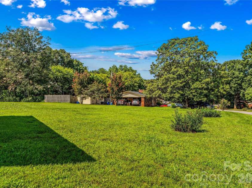 306 Greenbriar Road, Statesville, NC 28625.  MLS# CAR4418906, YatesRealty ID 51831. 