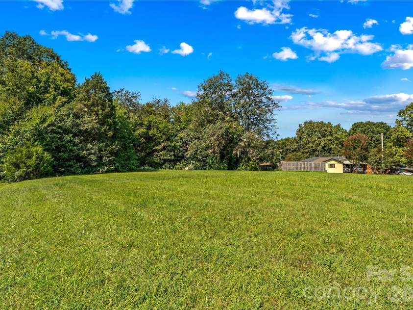 306 Greenbriar Road, Statesville, NC 28625.  MLS# CAR4418906, YatesRealty ID 51831. 