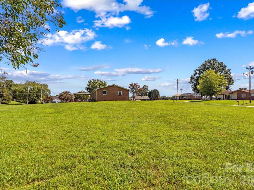 306 Greenbriar Road, Statesville, NC 28625.  MLS# CAR4418906, YatesRealty ID 51831. 