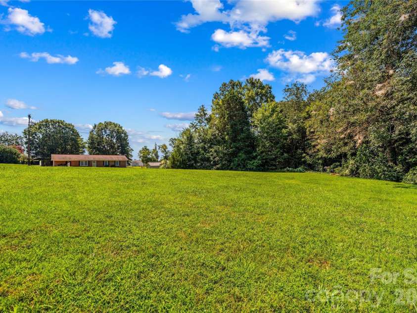 306 Greenbriar Road, Statesville, NC 28625.  MLS# CAR4418906, YatesRealty ID 51831. 
