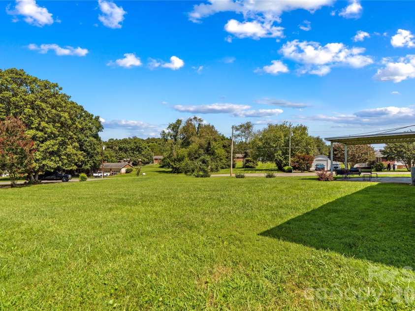 306 Greenbriar Road, Statesville, NC 28625.  MLS# CAR4418906, YatesRealty ID 51831. 