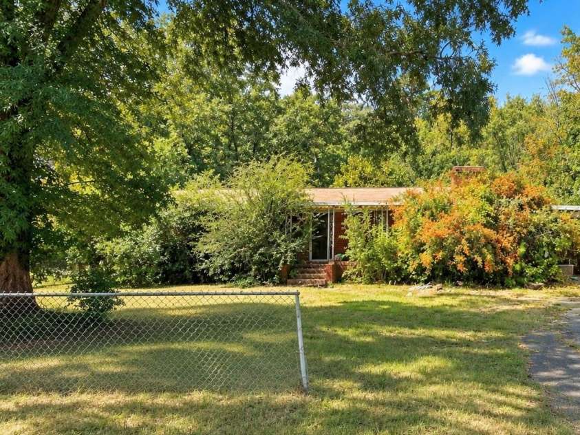 1929 Grace Lane, Charlotte, NC 28262.  MLS# CAR4426080, YatesRealty ID 51832. 