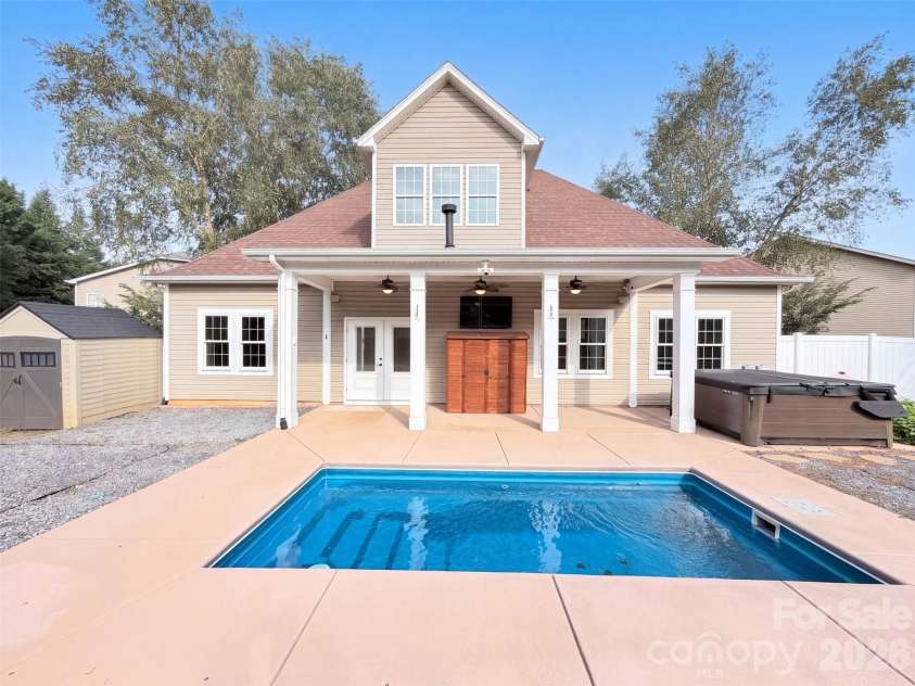 15203 Gathering Court, Charlotte, NC 28278.  MLS# CAR4426404, YatesRealty ID 51833. 