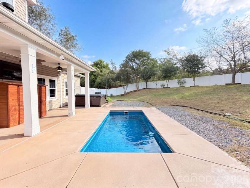 15203 Gathering Court, Charlotte, NC 28278.  MLS# CAR4426404, YatesRealty ID 51833. 