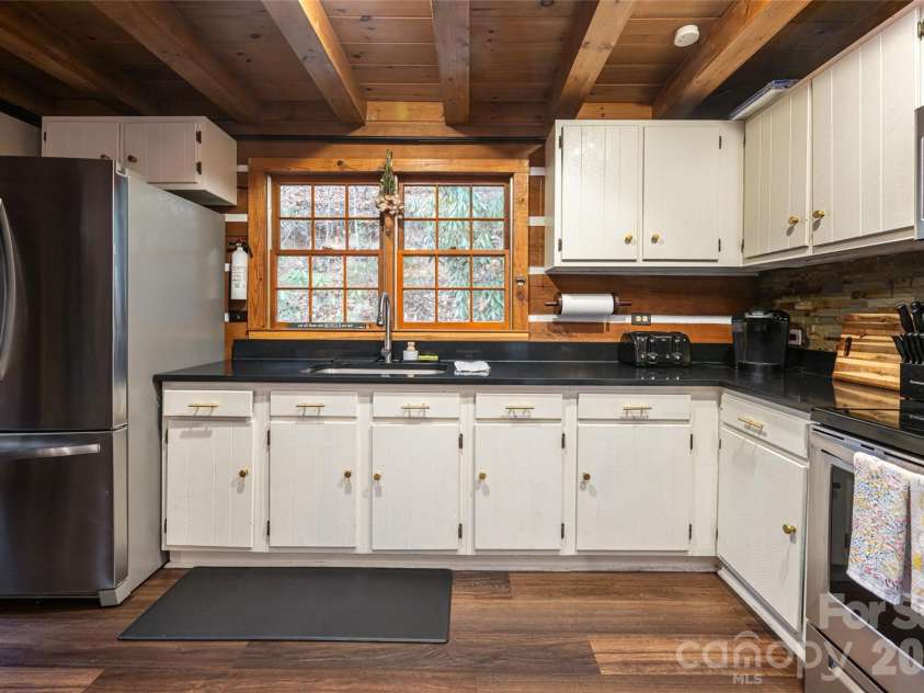 16 Rocky Glen Trail, Black Mountain, NC 28711.  MLS# CAR4328828, YatesRealty ID 5184. 