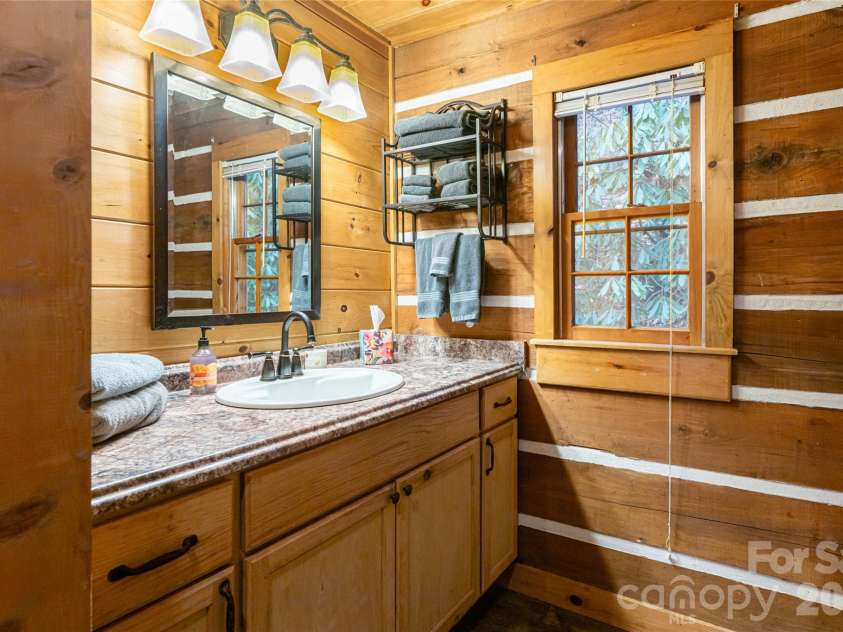 16 Rocky Glen Trail, Black Mountain, NC 28711.  MLS# CAR4328828, YatesRealty ID 5184. 