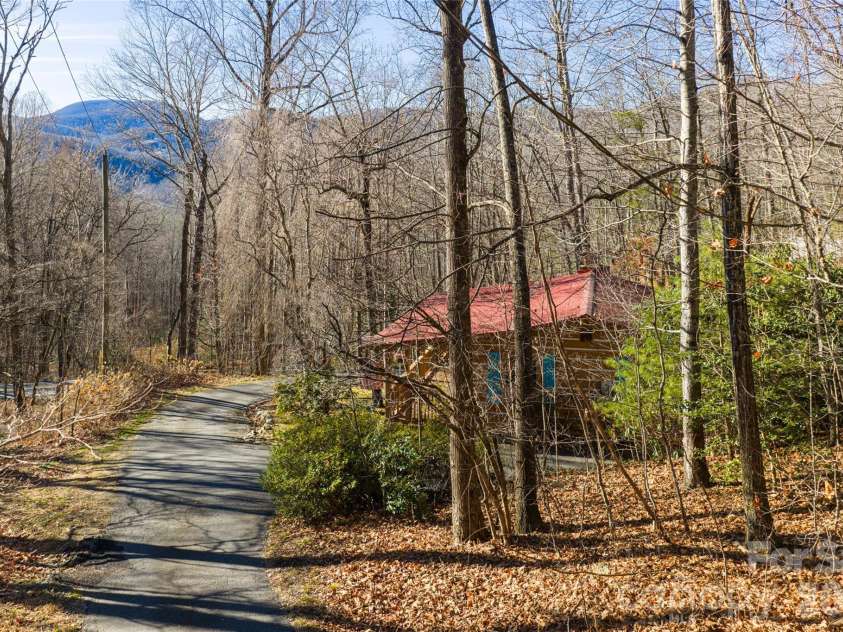 16 Rocky Glen Trail, Black Mountain, NC 28711.  MLS# CAR4328828, YatesRealty ID 5184. 