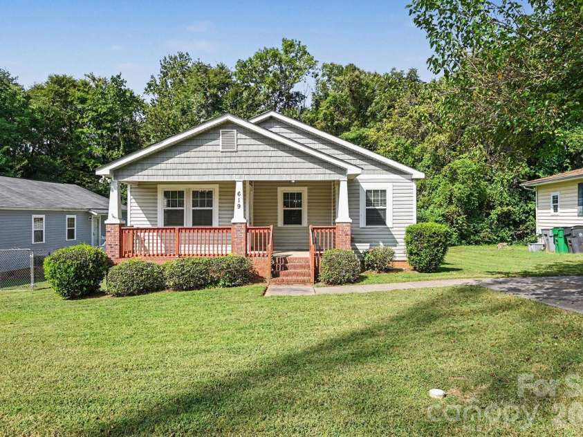 619 Pennsylvania Avenue, Charlotte, NC 28216.  MLS# CAR4426231, YatesRealty ID 51842. 