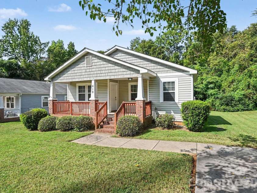 619 Pennsylvania Avenue, Charlotte, NC 28216.  MLS# CAR4426231, YatesRealty ID 51842. 
