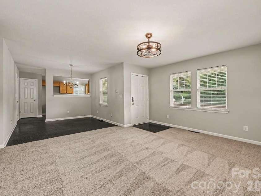 619 Pennsylvania Avenue, Charlotte, NC 28216.  MLS# CAR4426231, YatesRealty ID 51842. 