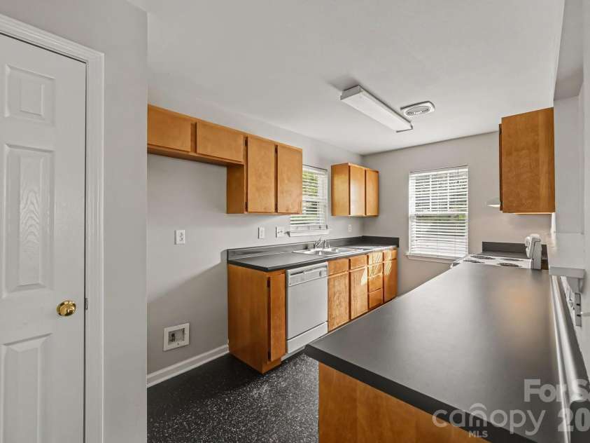 619 Pennsylvania Avenue, Charlotte, NC 28216.  MLS# CAR4426231, YatesRealty ID 51842. 
