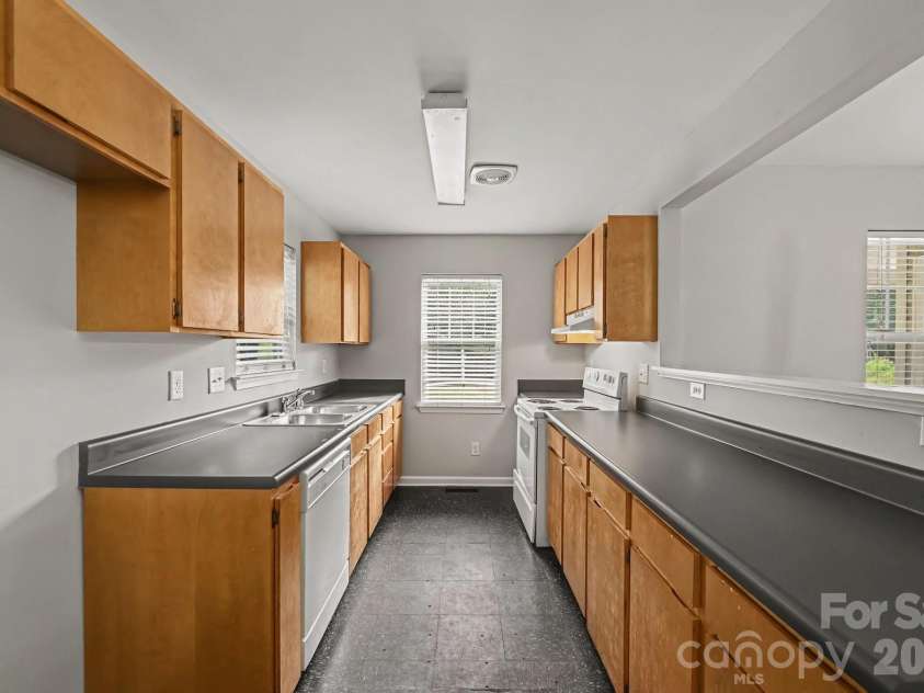 619 Pennsylvania Avenue, Charlotte, NC 28216.  MLS# CAR4426231, YatesRealty ID 51842. 