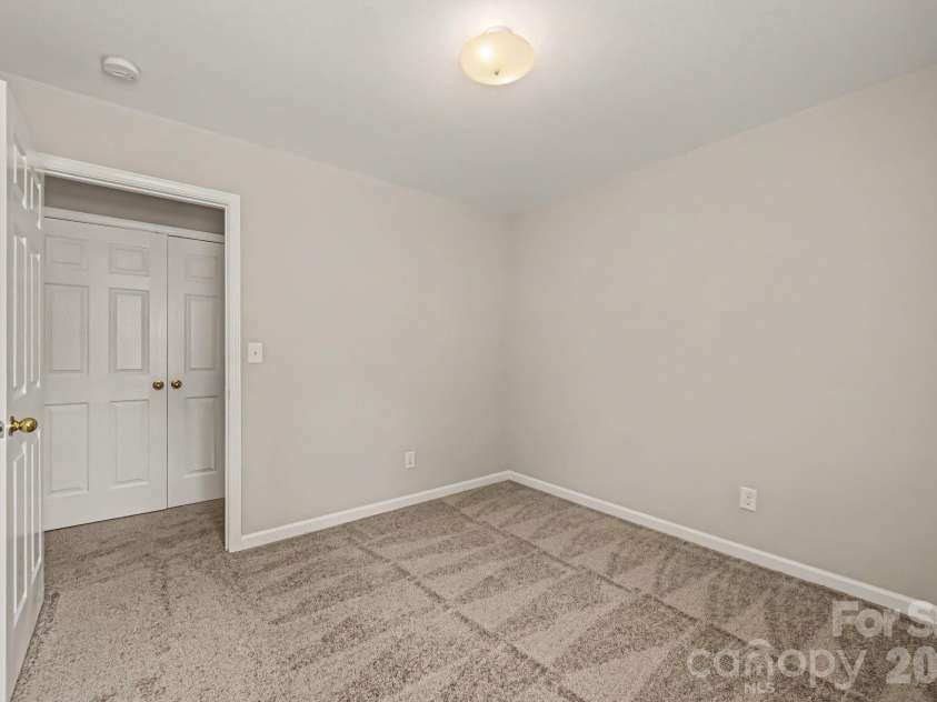619 Pennsylvania Avenue, Charlotte, NC 28216.  MLS# CAR4426231, YatesRealty ID 51842. 