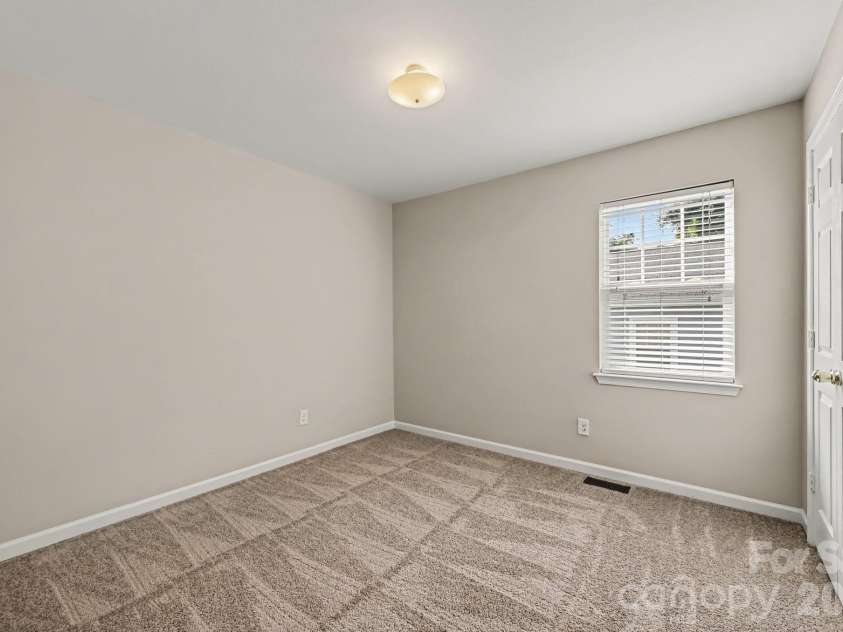 619 Pennsylvania Avenue, Charlotte, NC 28216.  MLS# CAR4426231, YatesRealty ID 51842. 