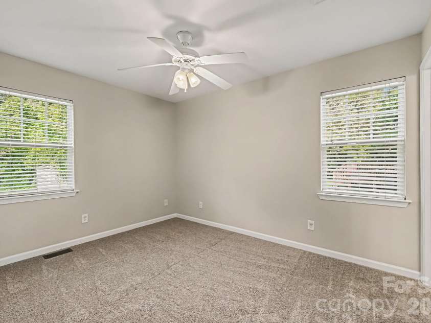 619 Pennsylvania Avenue, Charlotte, NC 28216.  MLS# CAR4426231, YatesRealty ID 51842. 