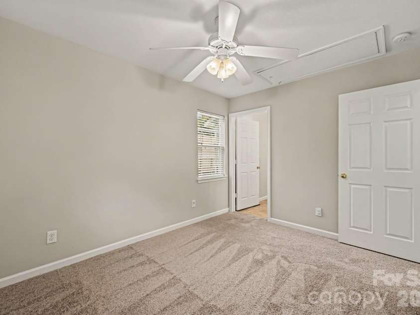 619 Pennsylvania Avenue, Charlotte, NC 28216.  MLS# CAR4426231, YatesRealty ID 51842. 