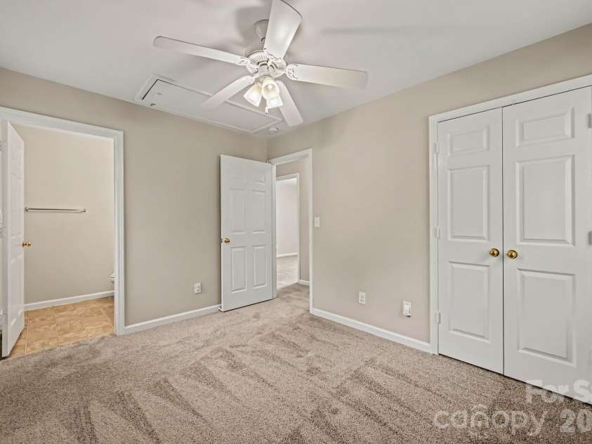 619 Pennsylvania Avenue, Charlotte, NC 28216.  MLS# CAR4426231, YatesRealty ID 51842. 