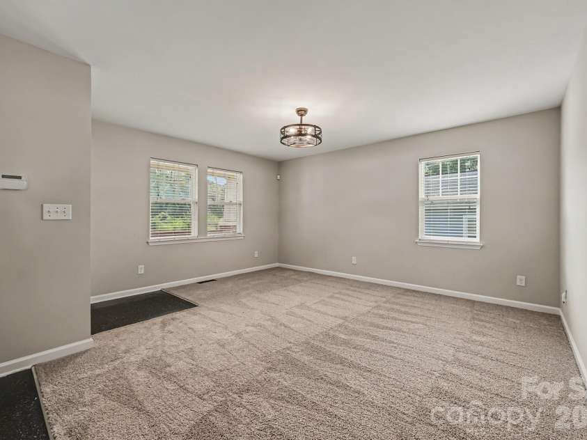 619 Pennsylvania Avenue, Charlotte, NC 28216.  MLS# CAR4426231, YatesRealty ID 51842. 