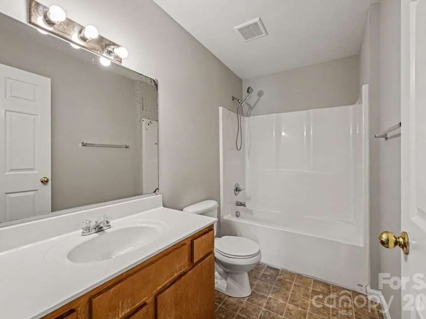 619 Pennsylvania Avenue, Charlotte, NC 28216.  MLS# CAR4426231, YatesRealty ID 51842. 