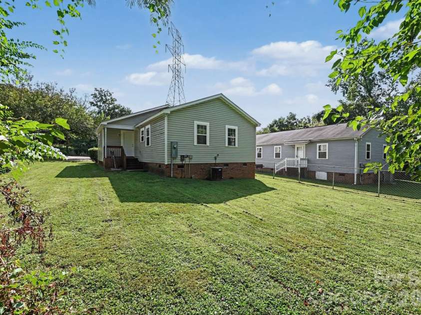 619 Pennsylvania Avenue, Charlotte, NC 28216.  MLS# CAR4426231, YatesRealty ID 51842. 
